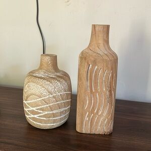 2 wooden vases